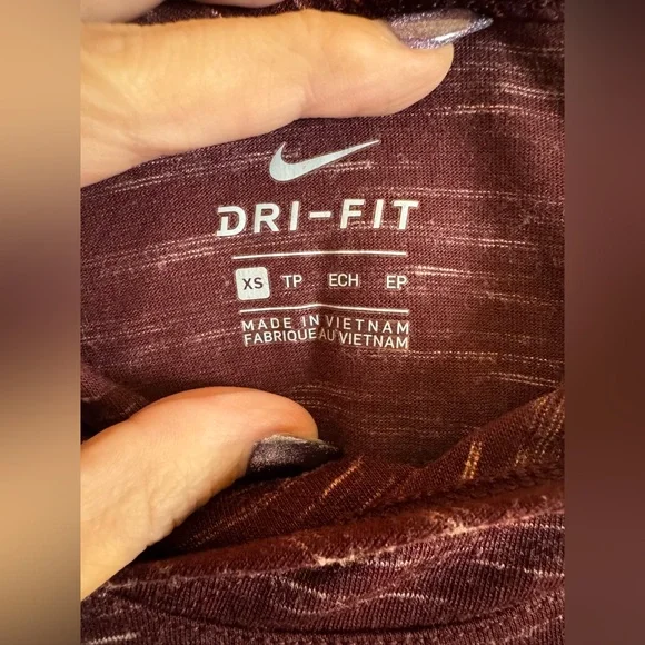 #354-Nike Burgundy Dri-FIT Lightweight T-Shirt Hoodie Size XS - Picture 3 of 4